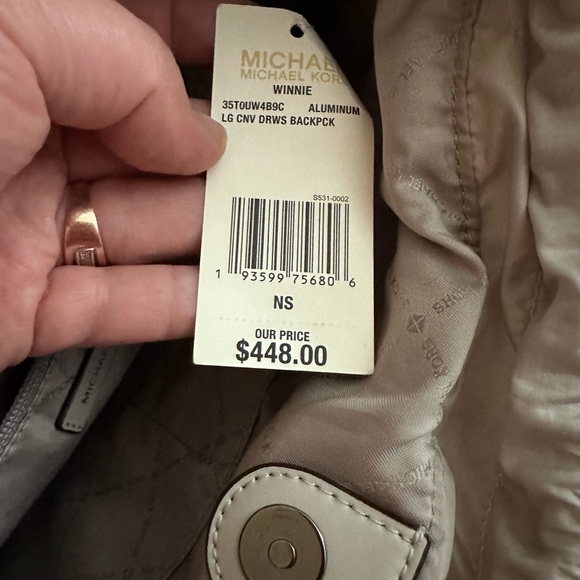 Michael Kors Winnie drawstring bag - Picture 3 of 4